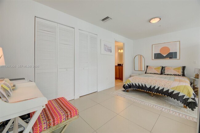 Building Photo - 300 S Biscayne Blvd