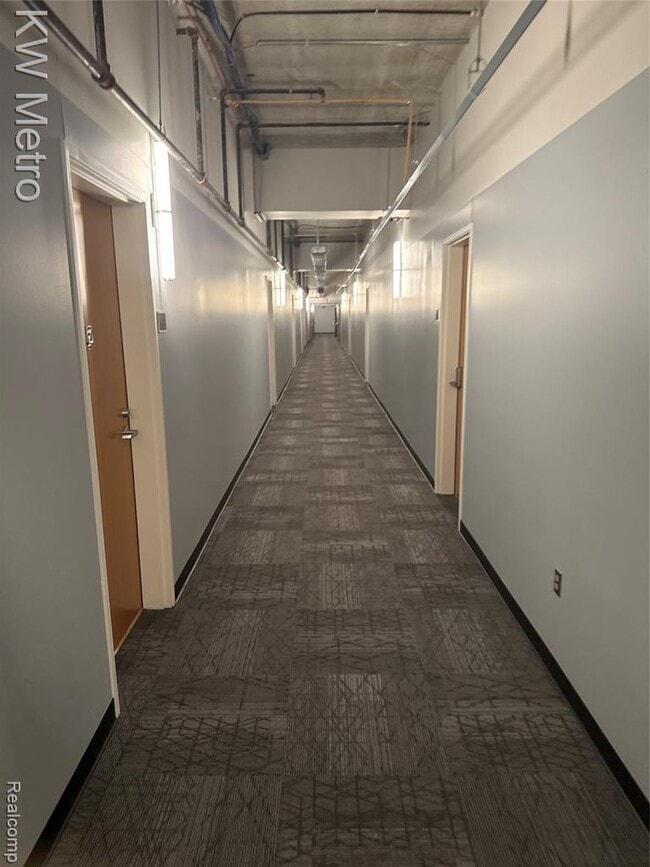 Building Photo - 350 N Main St