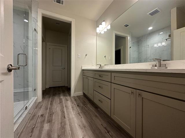 Building Photo - 809 Lotus Dr