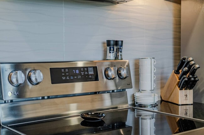 Building Photo - 736 W Rider Dr