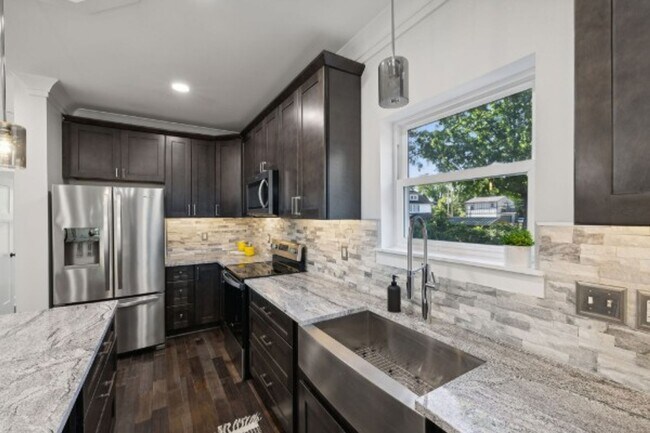 Building Photo - Brand NEW East Nashville 3 bedroom/3.5 bat...