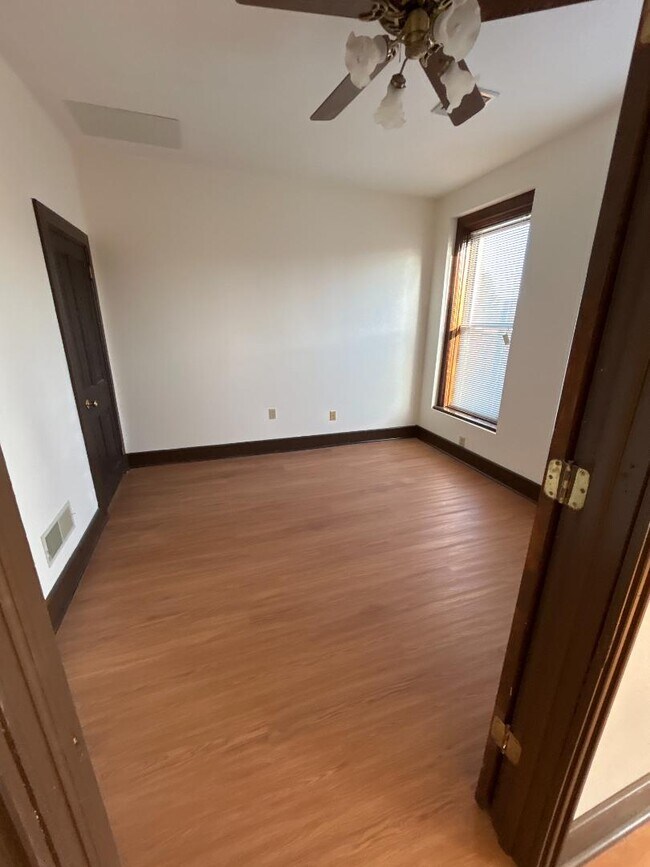 Building Photo - 814 N 2nd St