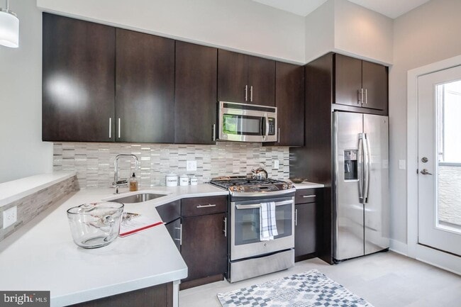 Building Photo - Northern Liberties Townhome with Parking