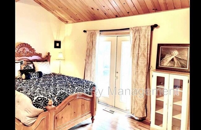 Building Photo - 199 Oriole Dr