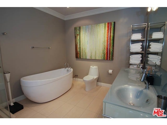 Master Bathroom 2 - 8121 Norton Ave