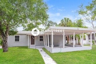 Building Photo - 4 Bedroom Pet-Friendly Home in CLEARWATER,...