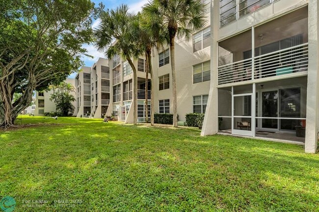 Building Photo - 9430 Poinciana Pl