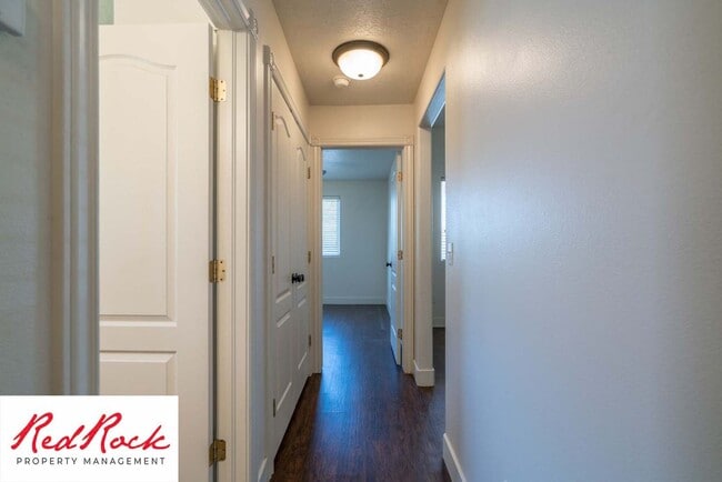 Building Photo - Spacious 3-Bed, 2-Bath Ivins Townhome – Do...