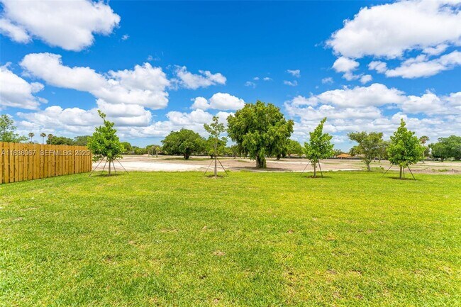 Building Photo - 2960 SE 23rd St