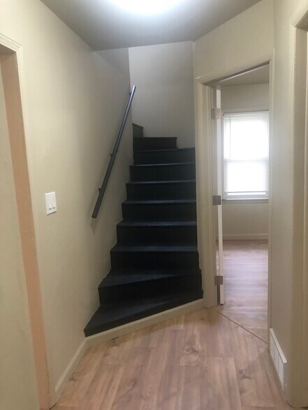 Building Photo - 3207 Alpena St