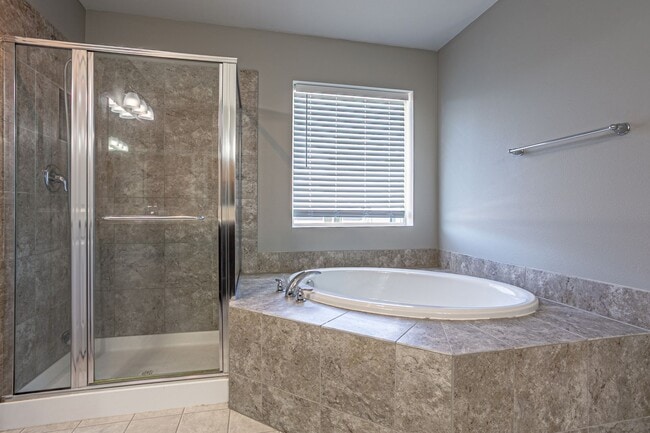 Building Photo - Beautiful 4 bedroom, 2.5 bath home in Rain...