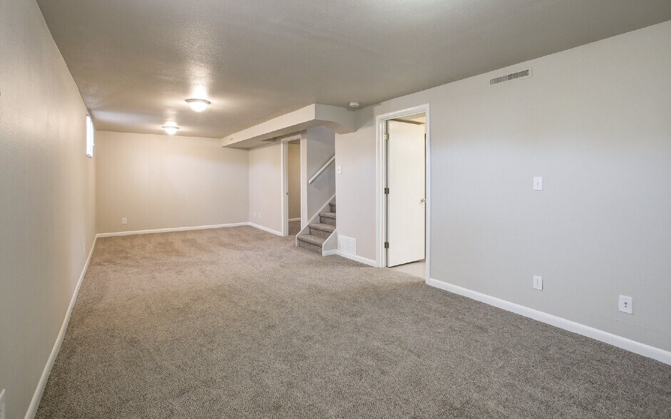 Building Photo - 3-Bedroom Home with Garage and Fenced Yard...