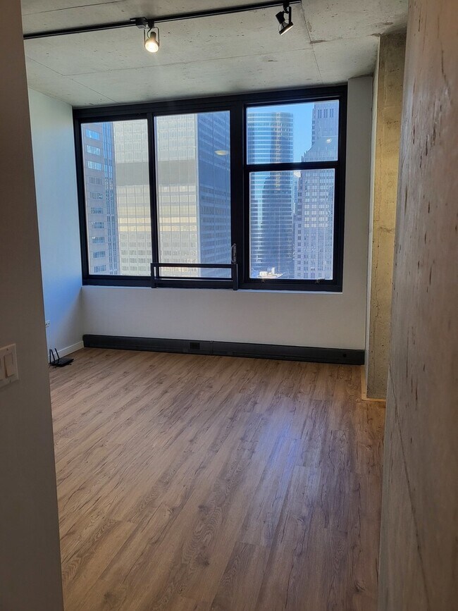 Building Photo - 235 W Van Buren St