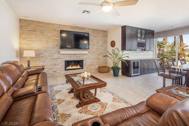 Building Photo - 8856 Rainbow Ridge Dr