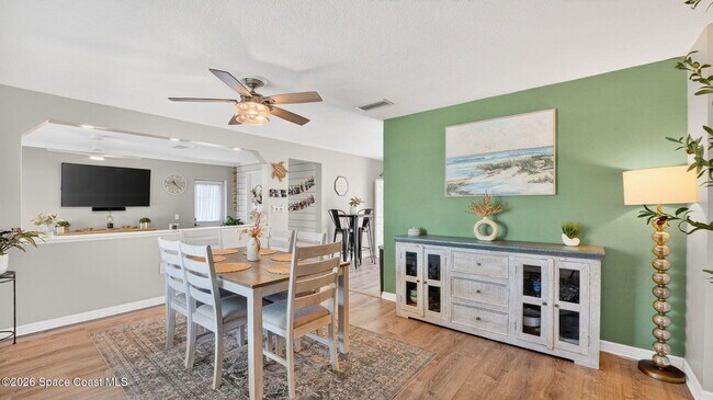Building Photo - 425 Via Valencia Ct