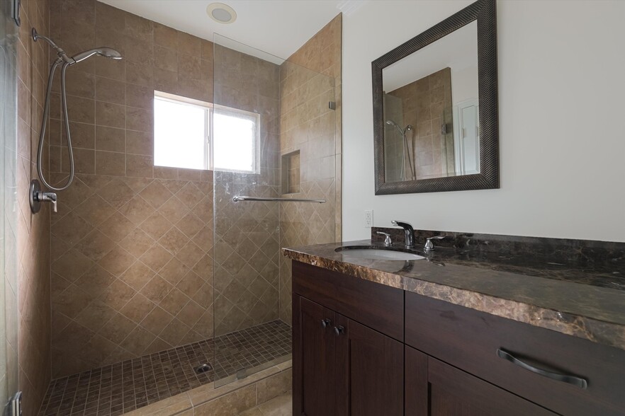 Building Photo - 809 N La Jolla Ave