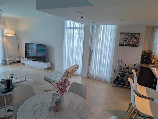Building Photo - 7600 Collins Ave