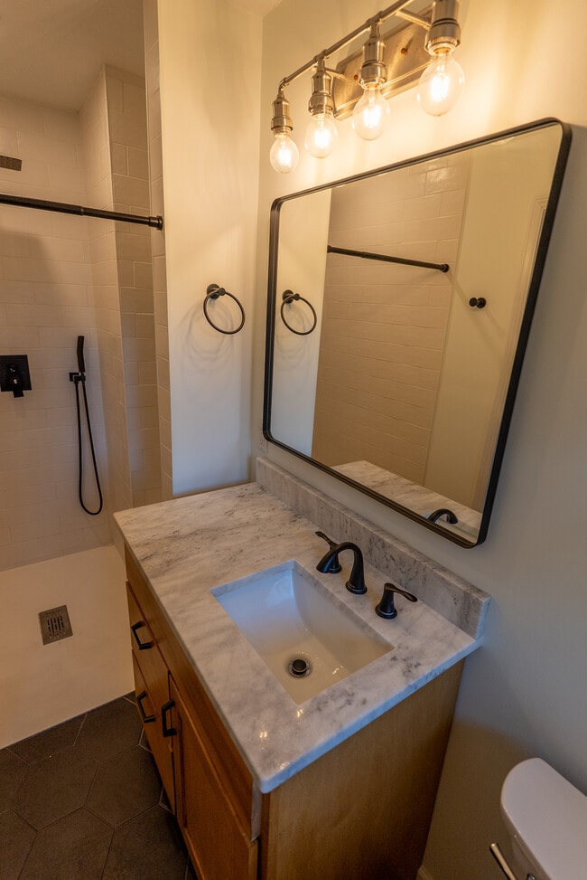 Building Photo - 4698 Garrett Dr SW