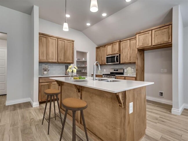 Building Photo - 417 Pergola St