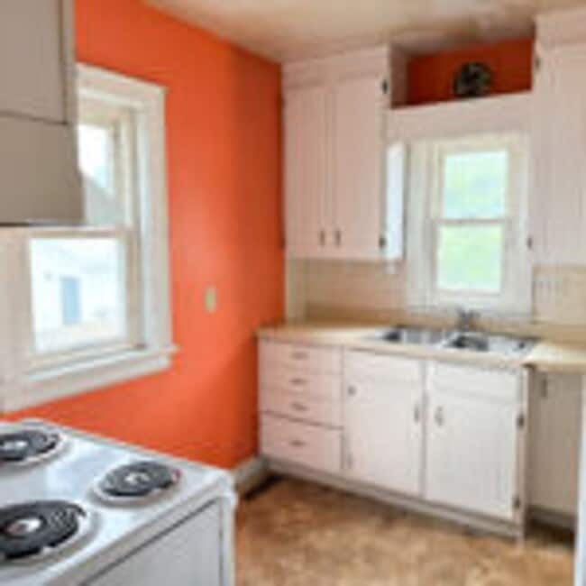 Building Photo - 1307 N 20th Ave E