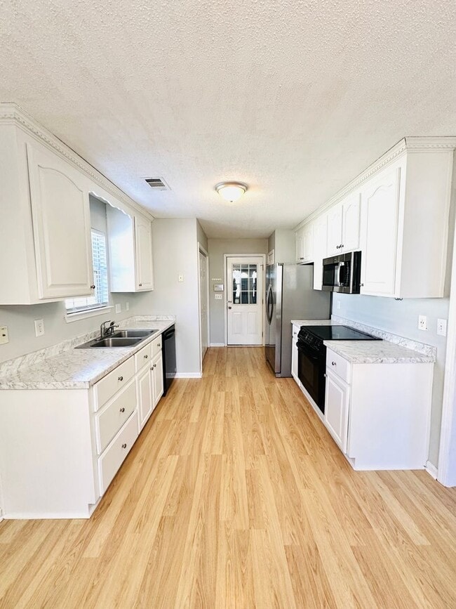 Building Photo - 206 Roaring Forks Dr