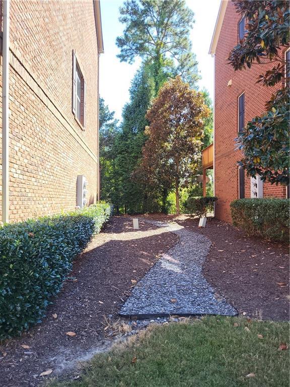 Building Photo - 2428 Hadlow Ln