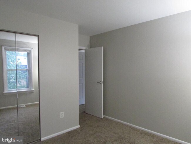 Building Photo - 1027 Harbour Dr