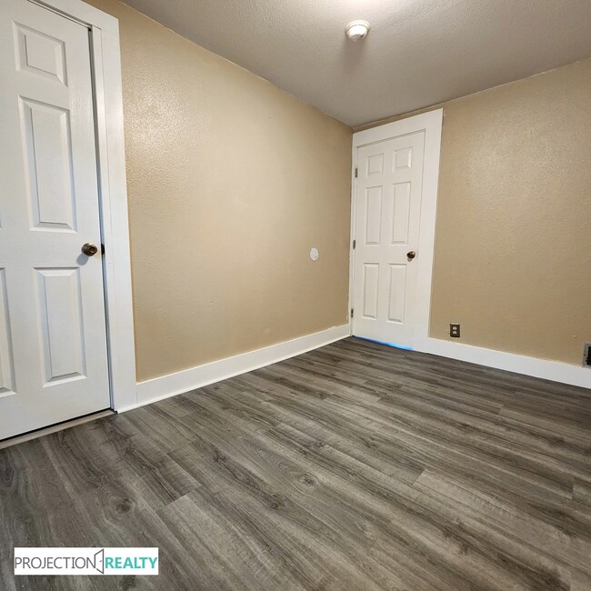 Building Photo - 1538 NE Dekum St