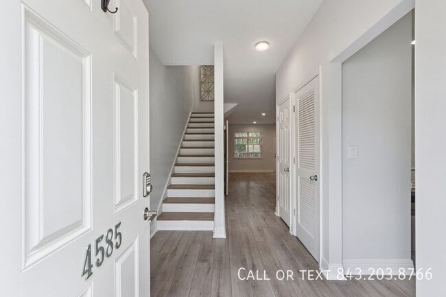 Building Photo - 4585 Great Oak Dr