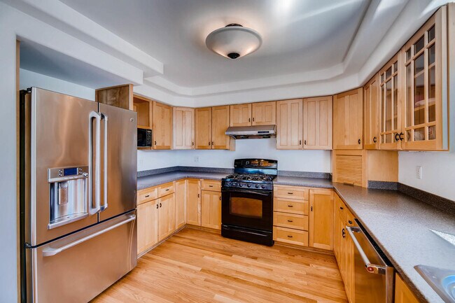 Building Photo - Queen Anne Home