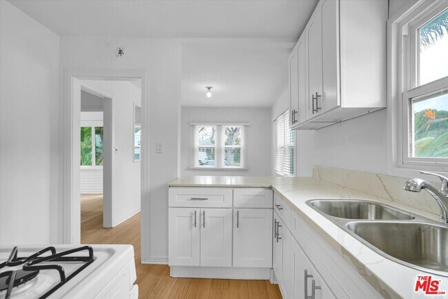 Building Photo - 1542 Harvard St