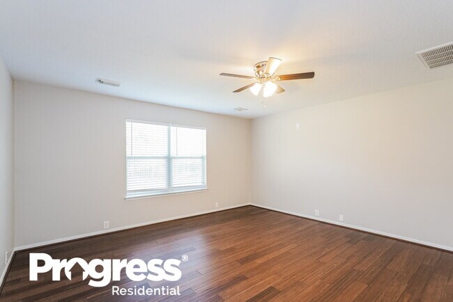 Building Photo - 17506 Hoover Gardens Dr