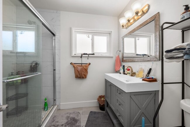 Building Photo - Private pool with canyon views!