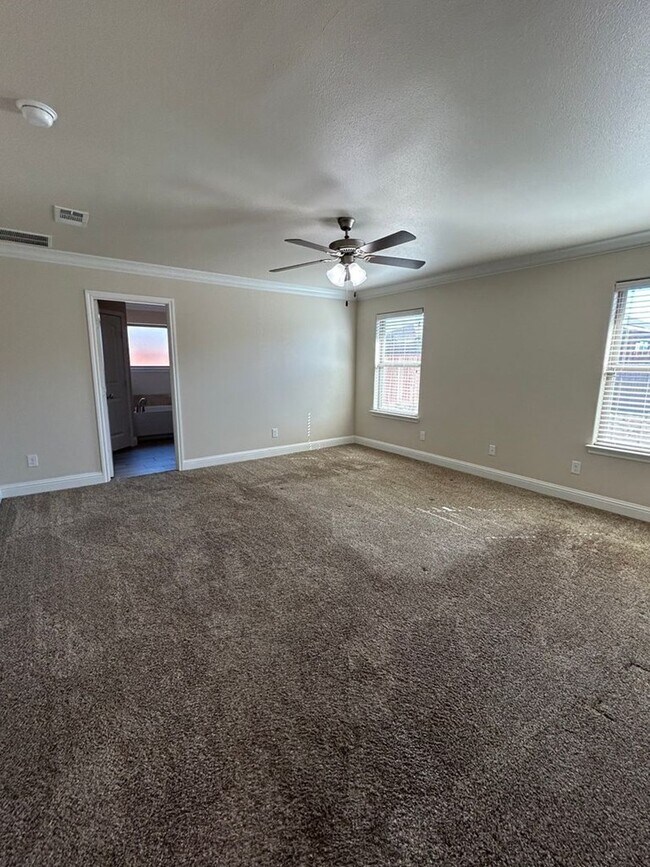 Building Photo - 9312 Sagebrush Ave