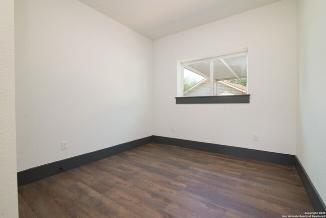 Building Photo - 207 Loretta Pl