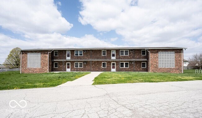 Primary Photo - 140 Maple Park Dr