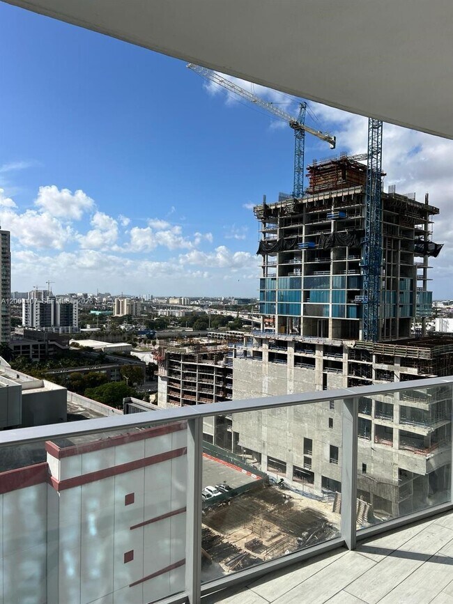 Building Photo - 851 NE 1st Ave