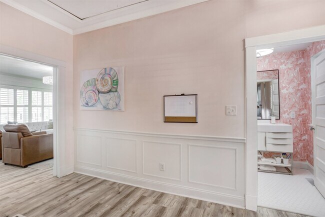 Building Photo - 354 Frieda Ave