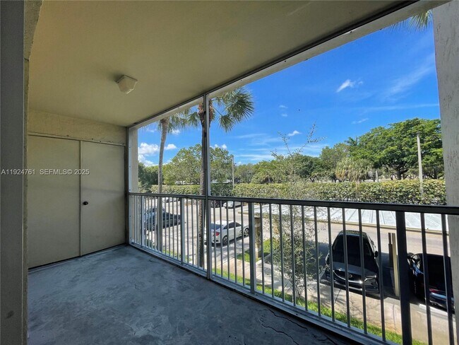 Building Photo - 410 S Park Rd