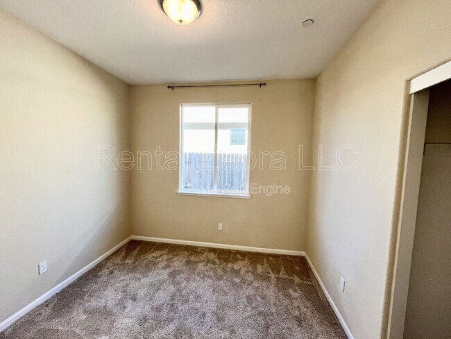 Building Photo - 482 Glendon Pl