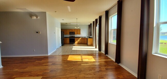 Building Photo - 811 Parker Den Dr