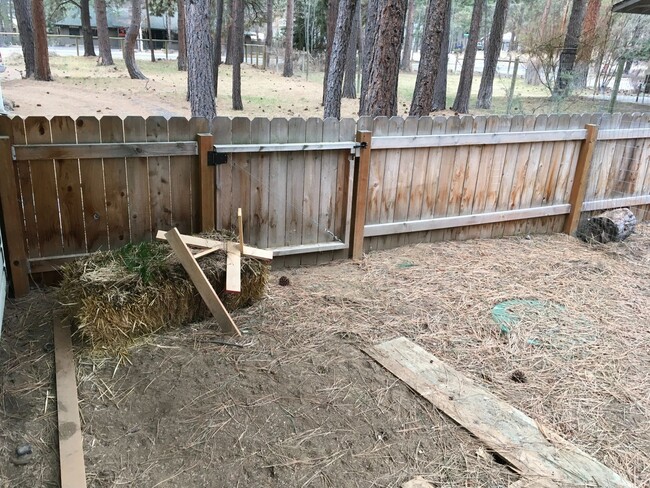 Building Photo - Deschutes River Woods STUDIO!