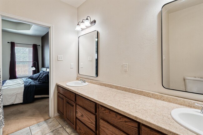 Building Photo - 103 Spike Run