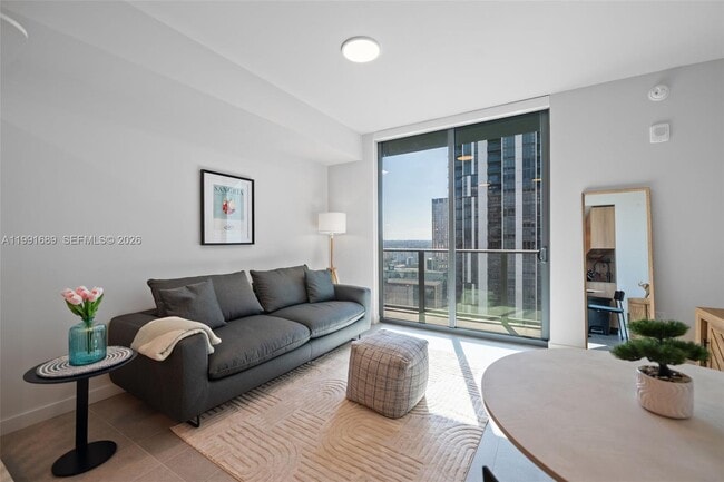 Building Photo - 121 NE 5th St