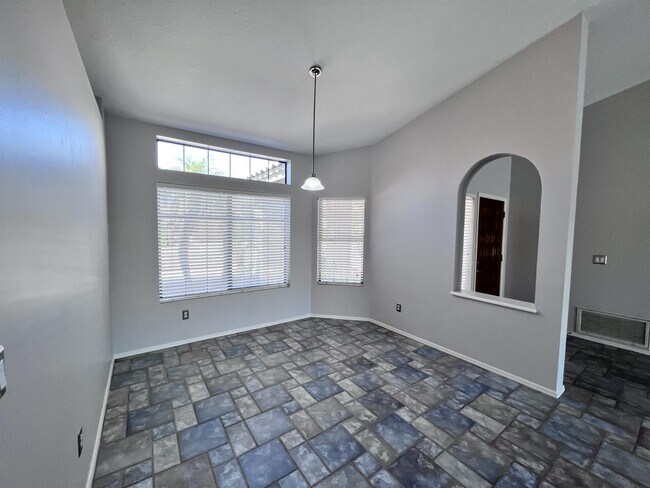 Building Photo - 6933 W Sack Dr