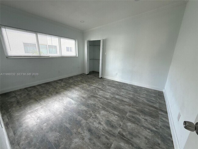 Building Photo - 3681 NE 170th St