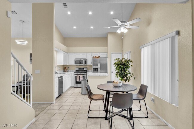 Building Photo - 9309 Mountain Rise Ave
