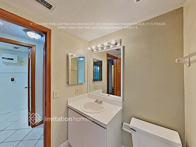 Building Photo - 16101 SW 153rd Ave