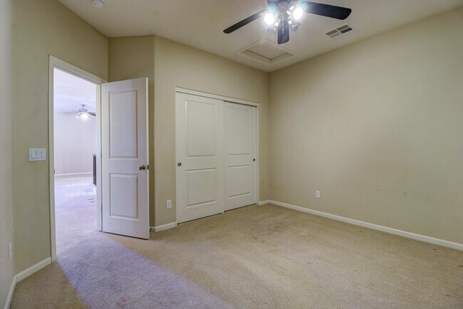Building Photo - 15359 W Columbine Dr