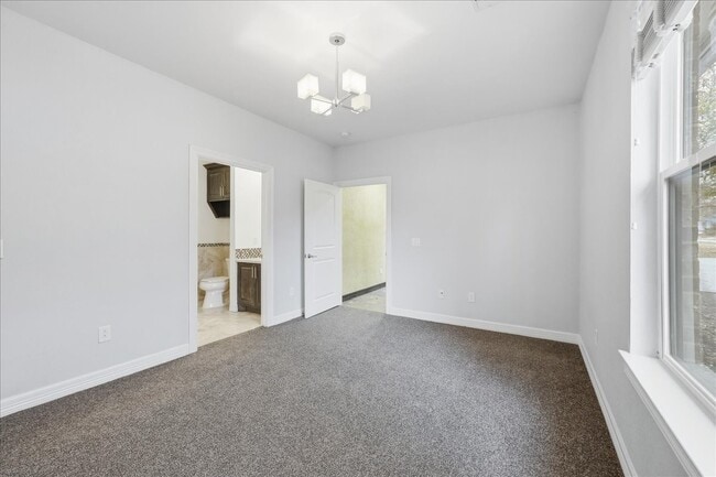 Building Photo - 12250 Charlotte Dr